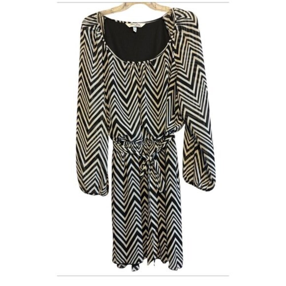 Lots of Love by Speechless Black & White Sheer Lined Fitted Flowing Dress Size 1